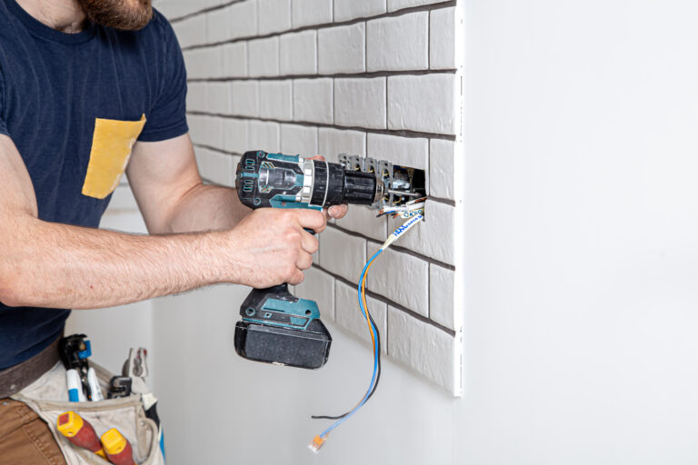 Kiedy warto wymienić instalację elektryczną w domu?